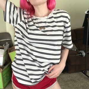 White and black striped H&M tee
